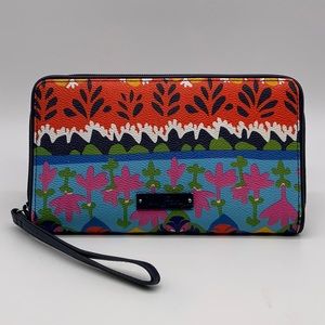 Vera Bradley Zip-Around Accordion Wristlet in Rio Stripe Pattern.